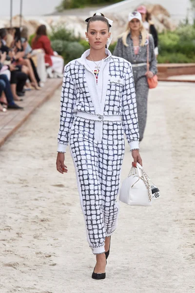 Look 7